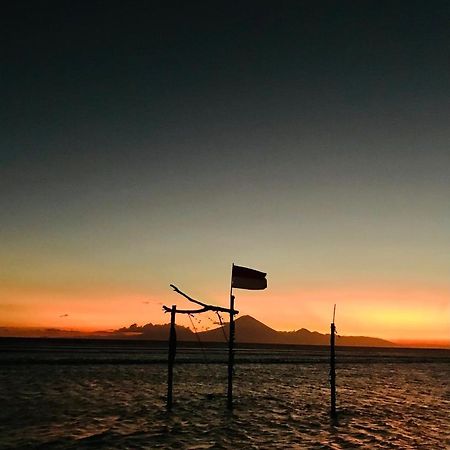 The Exile Sunset Bar & Bungalow Gili Trawangan Buitenkant foto