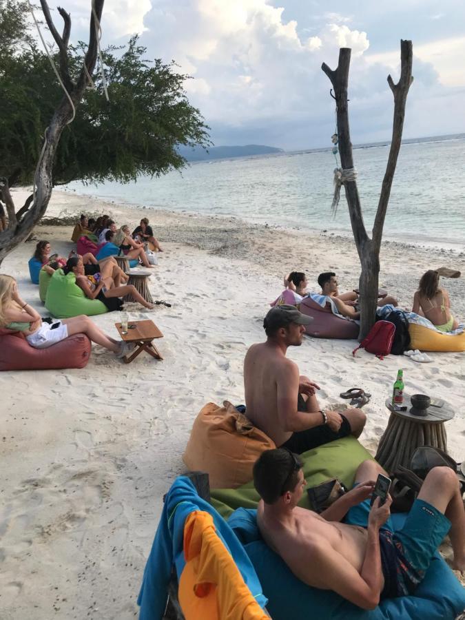 The Exile Sunset Bar & Bungalow Gili Trawangan Buitenkant foto