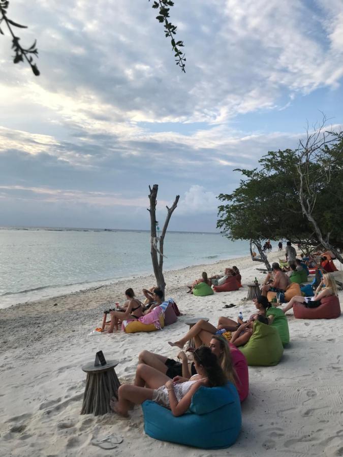 The Exile Sunset Bar & Bungalow Gili Trawangan Buitenkant foto