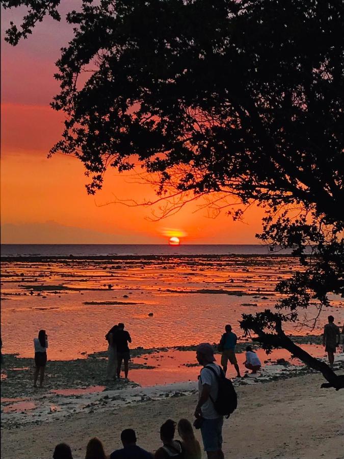The Exile Sunset Bar & Bungalow Gili Trawangan Buitenkant foto