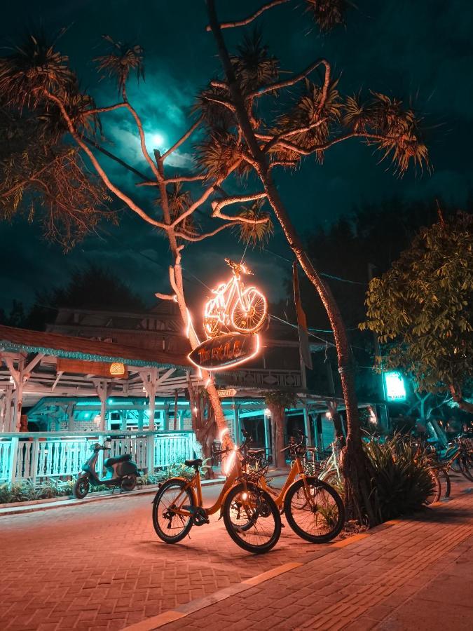 The Exile Sunset Bar & Bungalow Gili Trawangan Buitenkant foto