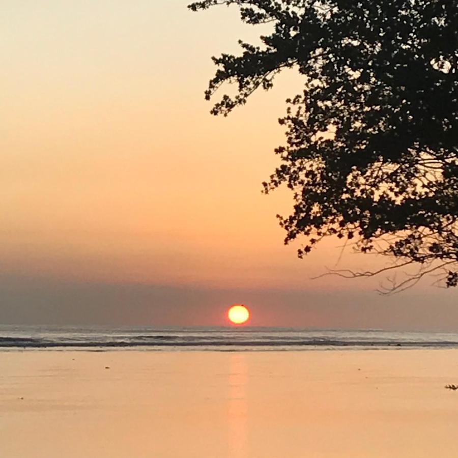 The Exile Sunset Bar & Bungalow Gili Trawangan Buitenkant foto